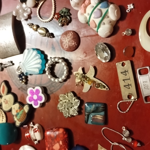 Very large vintage crafting lot of jewelry - Picture 5 of 12